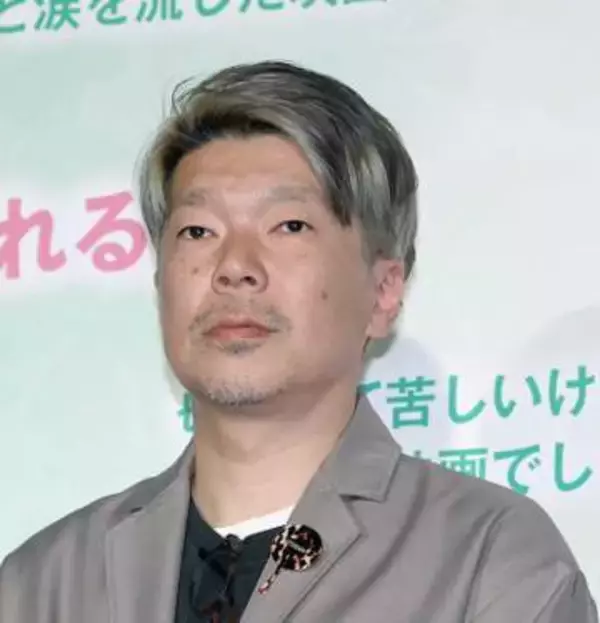 「日常にこんな可愛い人いるのズルい♥」2児ママ女優48歳のすっぴん日常姿、夫の横尾監督が突然撮影→公開に反響「今が一番綺麗」「愛伝わる」