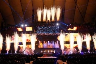 嵐　ラストステージも縦横無尽　ムービングステージ、トロッコ、炎、水、花火－ド派手演出連発