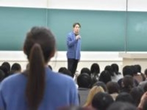 SUPER　EIGHT村上信五　近大で人生初講義は90分しゃべりっぱなし　学生から結婚祝福され笑顔