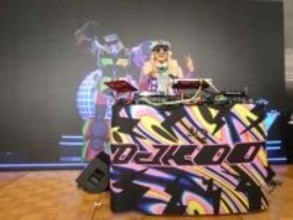 DJ　KOO「絡みづらいな！」会話を遮られて突っ込み　VTuber化プロジェクトで「VJ　KOO」とコラボ