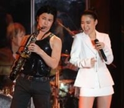 武田真治、観客驚きのサプライズ登場　タンクトップでサックス激しく演奏　本田美奈子．さん追悼イベント