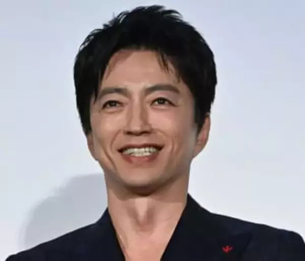 ニットで筋肉浮き出るってどゆこと？！大沢たかお　お散歩姿に騒然「カッコ良すぎて叫ぶ♥」「ニットなのに」「人間の重量感じゃない」