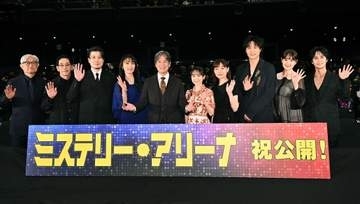 えっ綺麗！産後3カ月なのか！？　168cm人気女優が舞台挨拶に現る　健康的な長身に凄い衣装　透明感が依然最強　衣装どうなってるの？