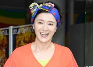 51歳で再婚の「カメ止め」女優　住民票の写真添え、夫の改姓を報告「私が筆頭者」珍しい名字も判明