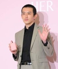 杉野遥亮　イメージ一新の丸刈り頭！香水に「自分を守ってもらっている」