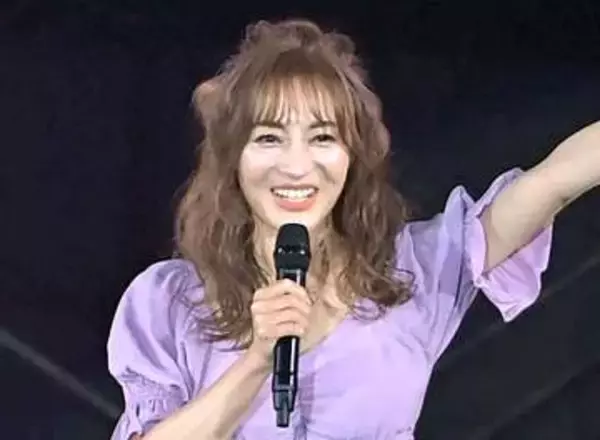 14歳下男性と子連れ再婚の新山千春　19歳娘とBTS日本公演「まさかの当選♥この奇跡」まるで姉妹な2ショット