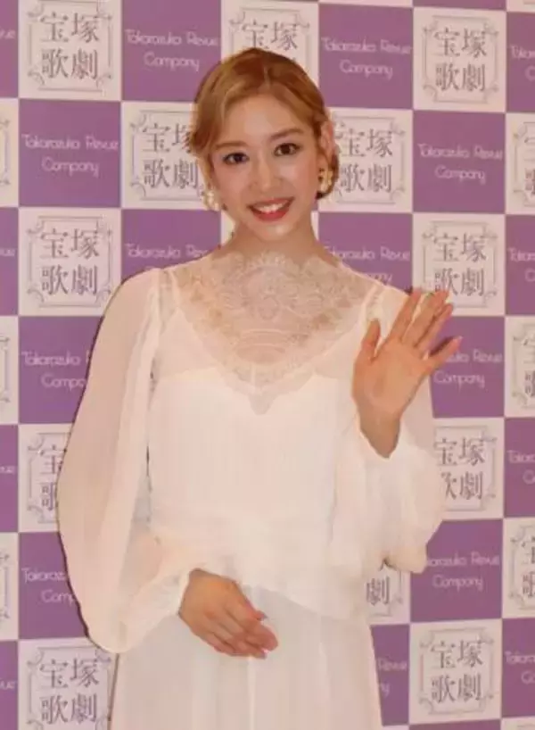 宝塚　月組トップ娘役・天紫珠李　トップ鳳月杏とは「一緒に退団が目標でした」