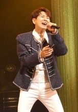 パク・ジュニョンが15周年コンサート　デビュー曲から最新曲まで披露　今後も「初心を忘れずに」
