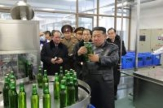 金正恩氏「地ビール」に満足…地方工場を視察