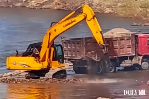 「砂金採取」に群がる北朝鮮の人々…一攫千金を夢見て