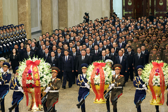 金正恩氏、祖父命日に錦繍山太陽宮殿を参拝…２年ぶりに写真公開