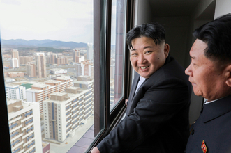 金正恩自慢のタワマン街は「陸の孤島」か…入居者の不満爆発