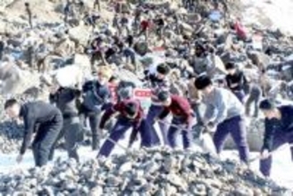 「凍てつく川の中に住民を追いやり…」金正恩の”強制動員”経済が限界