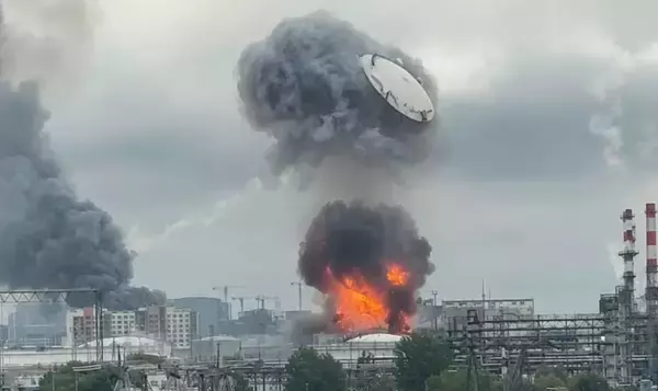 「吹き飛ぶ石油タンク」ウ軍のモスクワ攻撃で製油所が火の海に