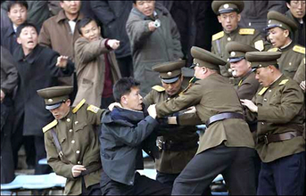 北朝鮮「悪徳警官」の態度に変化…国民の不満に危機感