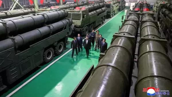 金正恩氏 「核搭載」放射砲工場を視察　ロシア輸出も視野か