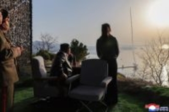 金正恩、娘ジュエに「非人道兵器」の実績プレゼント…軍事の天才神話づくりか