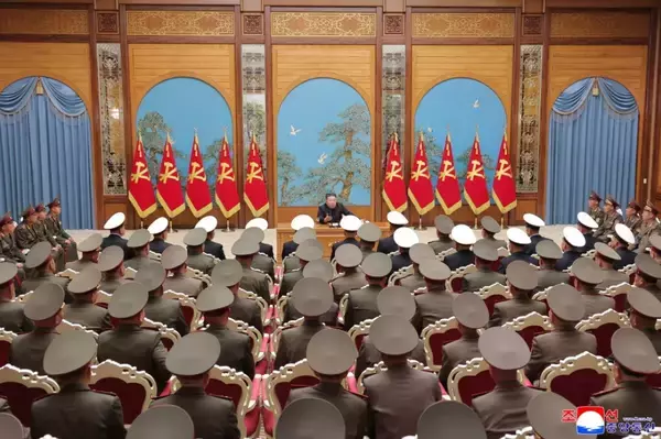 「最前列に海軍」北朝鮮軍の指揮官会合に見る、金正恩の“新たな戦争シナリオ”
