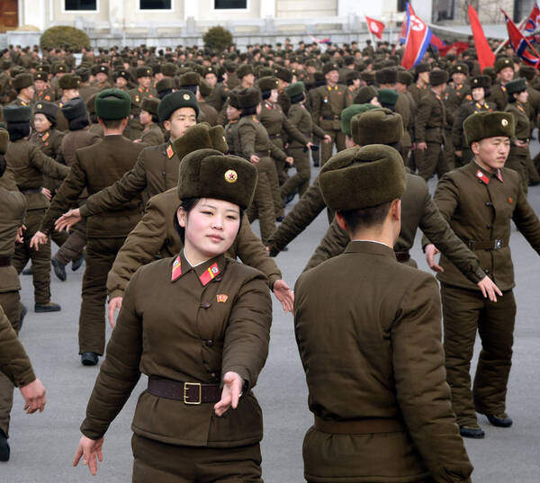 北朝鮮 骨と皮だけの女性兵士 が走った禁断の行為 19年6月7日 エキサイトニュース