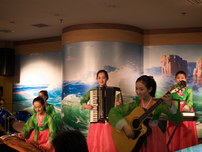 レストランのヤミ営業で外貨稼ぎに勤しむ北朝鮮