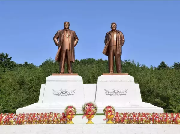 金日成像の照明が消えることが「大事件」となる北朝鮮