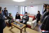 「金正恩、ロシアでの戦死者遺族に“危ない住宅”「いずれぜんぶ崩壊」」の画像1