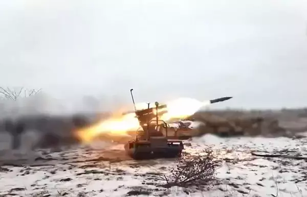 ロシアと北朝鮮の「無人戦闘車両」 ウクライナ軍が一撃で破壊