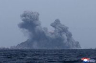 北朝鮮、日本海に向け核戦術兵器の発射訓練「４２０キロ圏内の敵に不安を」