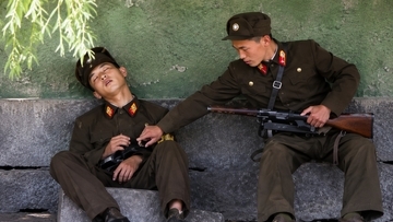 北朝鮮「飢えた兵士」たちの復讐劇　幹部は「進も地獄 退くも地獄」