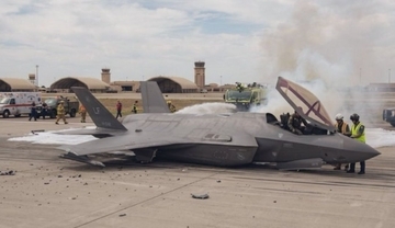 滑走路で横たわるF-35――実戦を”ネタ化”する認知戦の効果