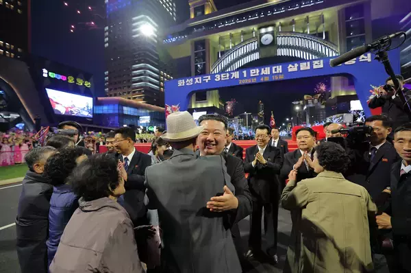 金正恩氏“最高尊厳行事”が排泄物まみれ…北朝鮮「無トイレ行事｣の実態