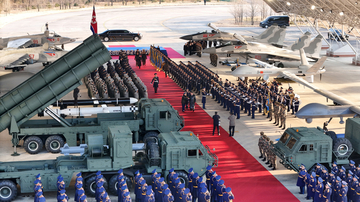 金正恩氏「新たな戦略軍事資産と任務が付与された」　空軍創設80周年で演説