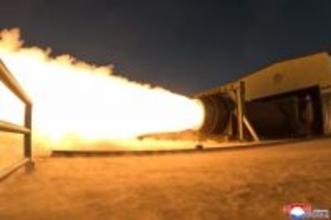 北朝鮮、米本土狙うＩＣＢＭ能力を誇示　多弾頭化に前進か