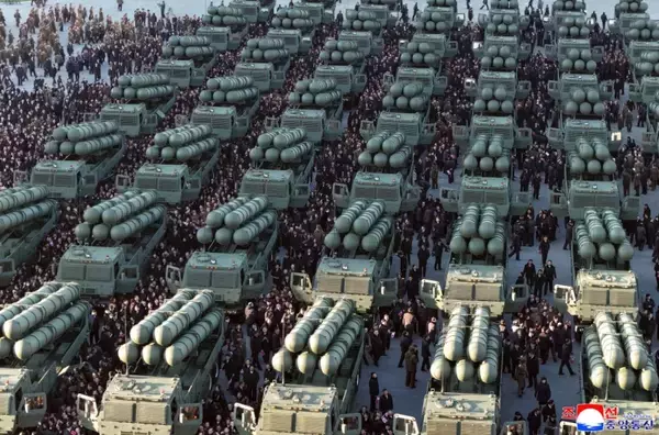 「破壊エネルギー集中で瞬時に壊滅」金正恩氏、核搭載ロケット砲を誇示