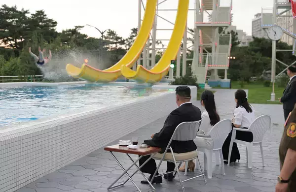 金正恩“肝いりイベント”の裏で嘔吐する若者達…回転遊具１２連続の苦行も