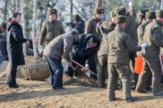 金正恩の娘を「触ってしまった」軍幹部の問題行動…不敬な態度で処刑の例も