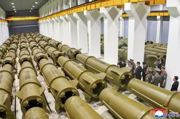 ミサイル生産能力を2.5倍に拡大へ　金正恩氏、軍需工場視察で大増産指示