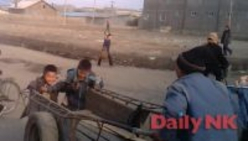 「まず先生の食糧確保から」北朝鮮の学校で生徒を田畑開墾に動員