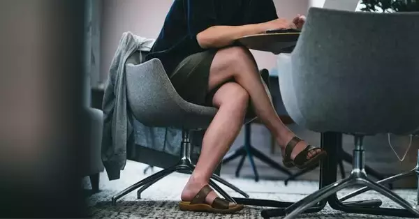 「ハーフパンツはキモい」露骨な“おじさん差別”が見過ごされる〈社会のバグ〉