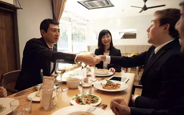 英語が“そこそこ”できるビジネスマンは「雑談」に挑戦すべき理由