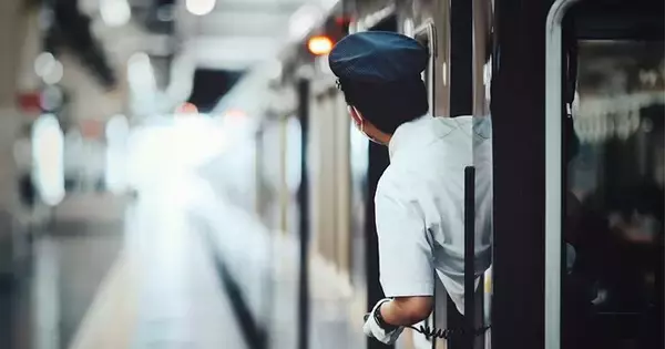 年収が高い鉄道会社ランキング2024【トップ5】阪急阪神HDが2位、1位は？