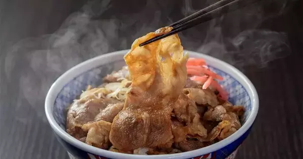 年収が高い外食企業ランキング2025【トップ5】吉野家HDが5位、1位は？
