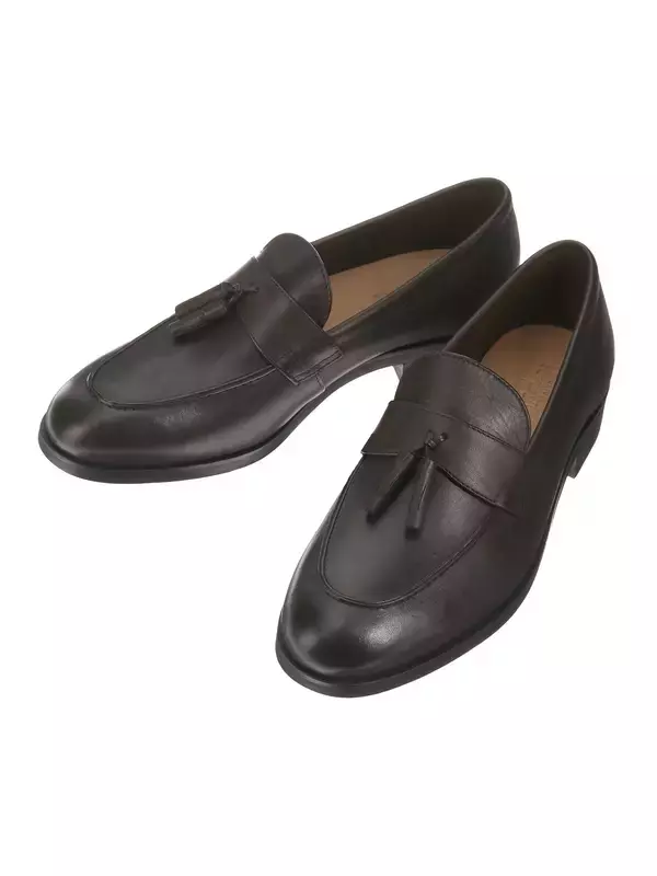 「革靴の「硬さ」や「締め付け」から足を解放蒸れにくく素足でも快適な「アンラインドローファー」を発売」の画像