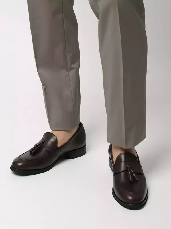 「革靴の「硬さ」や「締め付け」から足を解放蒸れにくく素足でも快適な「アンラインドローファー」を発売」の画像