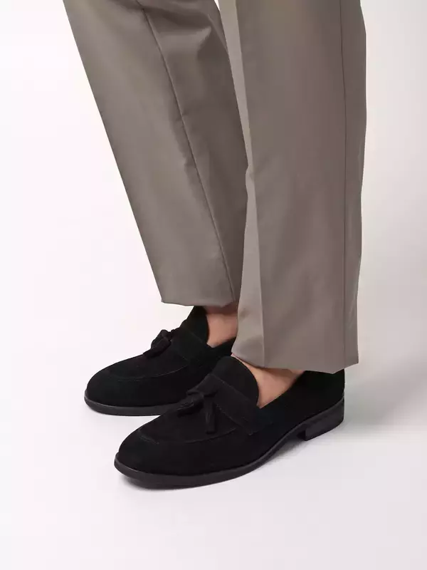 「革靴の「硬さ」や「締め付け」から足を解放蒸れにくく素足でも快適な「アンラインドローファー」を発売」の画像