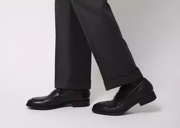 「革靴の「硬さ」や「締め付け」から足を解放蒸れにくく素足でも快適な「アンラインドローファー」を発売」の画像