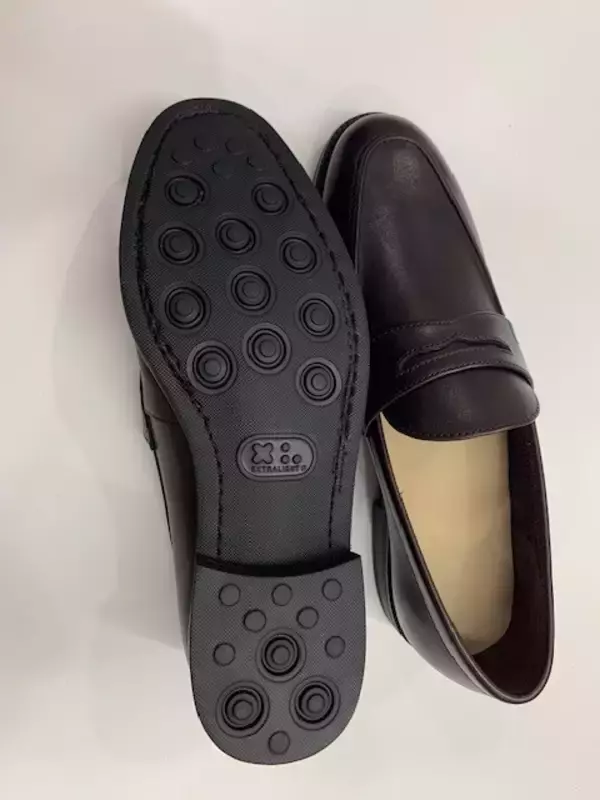 「革靴の「硬さ」や「締め付け」から足を解放蒸れにくく素足でも快適な「アンラインドローファー」を発売」の画像