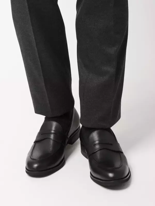 「革靴の「硬さ」や「締め付け」から足を解放蒸れにくく素足でも快適な「アンラインドローファー」を発売」の画像