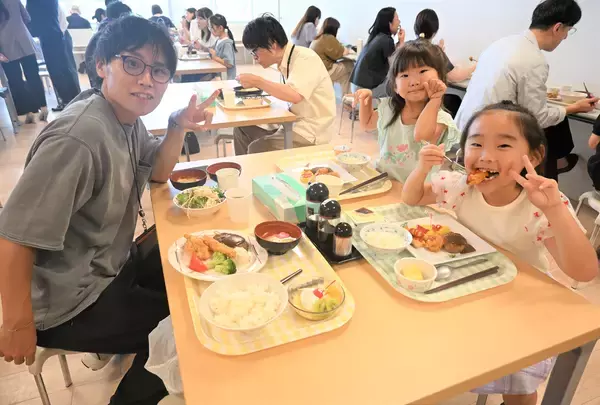 「AOKIホールディングス・AOKI、第2回「AOKIファミリーデー」を合同開催　子どもたちが「子ども商品開発部長」に就任！未来のスーツを企画・発表」の画像