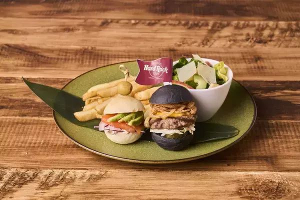 「「ハードロックカフェ 上野駅東京」上野動物園ジャイアントパンダ“シャオシャオ”、“レイレイ”の送別を記念したスペシャルメニュー」の画像